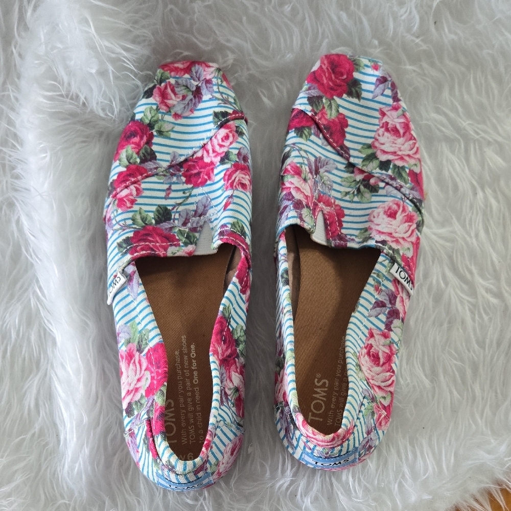 Toms Pink and‎ White Floral Loafers